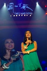 组图：《同一首歌》献礼国庆 万名观众歌唱祖国