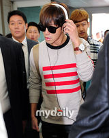 组图：神起SJ少时等SM家族赴印尼开唱亮相机场