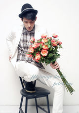 组图：吴建飞颖儿情人节甜美写真清纯可爱显浪漫