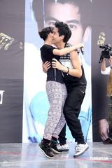 幻灯图集：彭于晏首次跳舞 桂纶镁助阵送拥抱