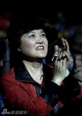 组图：李宇春深圳开唱High翻全场