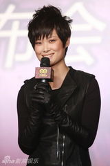 组图：李宇春续约天娱 推出新歌《序幕》