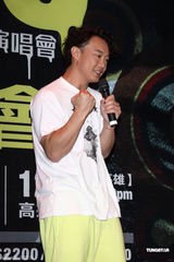 组图：陈奕迅台北签票遭台风搅局 演唱会曲目歌迷选