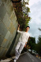 组图：李玉刚新写真曝光 尽显“中国式优雅”