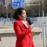 组图：2014两会美女记者众生态 美貌智慧并存