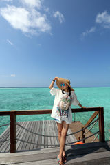 组图：孙悦海外度假照曝光 一家三口晒幸福