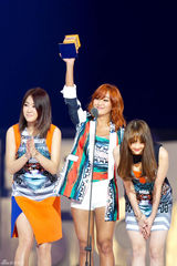 组图：G-DRAGON包揽2013MAMA四奖创佳绩