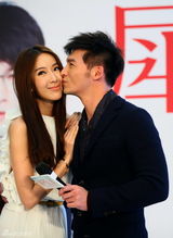 组图：《犀利人妻》首映 隋棠温升豪拥吻秀甜蜜