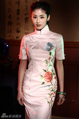 幻灯图：颖儿拍摄复古写真 完美演绎旗袍诱惑