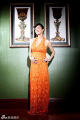 组图：罗嘉良苏岩女儿首曝光 三口幸福相拥