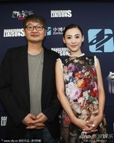 组图：张柏芝艳丽亮相戛纳庆32岁生日