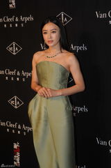 组图：佟大为关悦恩爱出席珠宝展 范冰冰优雅亮相