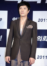 高清组图：张赫河正宇等出席新片《委托人》记者会