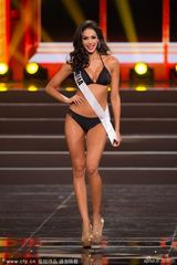 组图：环球小姐比基尼走秀 众佳丽身材不输超模
