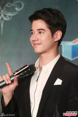 组图：泰国男神马里奥空降京城签售人气爆棚