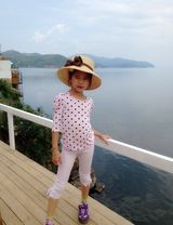 组图：46岁程琳7岁养女生活照曝光