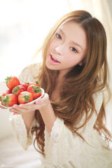 组图：裴紫绮为新专辑拍摄清纯写真