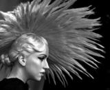 高清组图：Gaga蜡像纽约版太阳神造型帅气威武