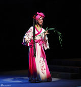 组图：上海京剧院改编雨果经典 《情殇钟楼》上演