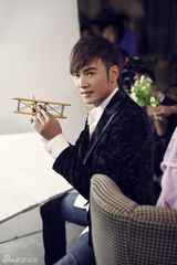 组图：焦恩俊《蒲公英》MV白色情人节温情首发