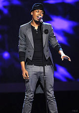 幻灯图：《美国偶像》男生12进10淘汰赛-暗夜星光