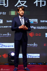 组图：Rain望粉丝穿白衣看演出 将展露性感