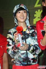 组图：桂纶镁凤小岳出席活动相约夜跑