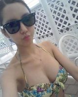 组图：韩国大学女教师泳装照 精致脸蛋性感身材