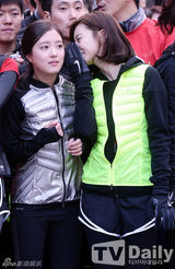 组图：宋智孝等参加长跑活动 俊美夫妇携手亮相