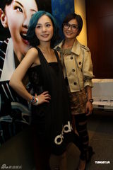 组图：Twins上海宣传新专辑 谈及感情阿娇称随缘