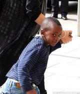 高清图：麦当娜片场霸气十足似老板 一双儿女探班