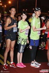 组图：杨佑宁宣传热血奔跑 扛亿元票房避谈女友