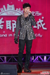 组图：严爵挑战唱跳险破音 林俊杰压轴热舞