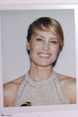 组图：金球奖后台大头照 获奖者卖萌开心留影