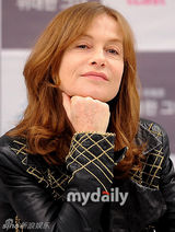 组图：法国女演员伊莎贝尔-于佩尔韩国出席发布会