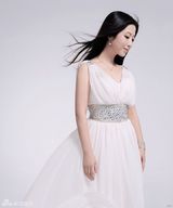 组图：刘媛媛仙境写真曝光 飞发白裙仙气飘飘