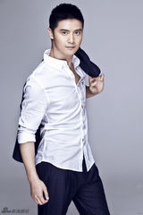 组图：田亮演绎商务型男干练洒脱