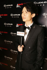 组图：陈楚生透露正拍电影 妙语笑谈“穿越”