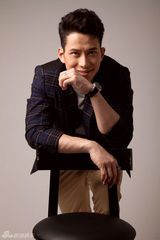 组图：李金哲英伦风写真复古时尚