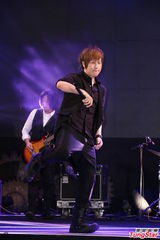 组图：五月天亮相电影首映会 台上火热献唱