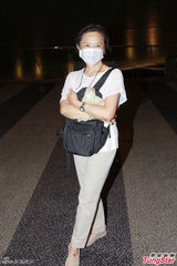 组图：李克勤助阵安全地带开唱 周慧敏现身捧场