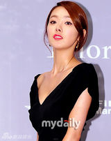 组图：东方神起高雅拉等出席时尚派对