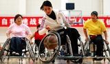幻灯图：翁虹新片担纲制片 讲述轮椅女篮感人故事