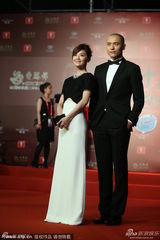 组图：上海电影节红毯 阿Sa(蔡卓妍)高云翔现身黑白配
