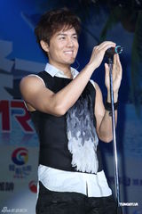 组图：吴克群梁静茹夏日唱响 潘玮柏杨丞琳接棒