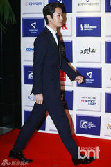 组图：韩星郑宇获韩国第一品牌大赏特别奖