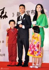 组图：陈坤上海三日行马不停蹄 六次时尚变身