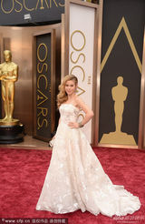 组图：花滑运动员利平斯基白裙梦幻似童话