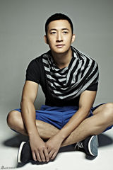 组图：王阳雅痞写真曝光 诠释本真文艺范