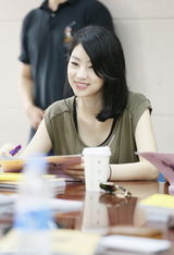 《继承者们》剧本排练 李敏镐邻家金宇彬有型